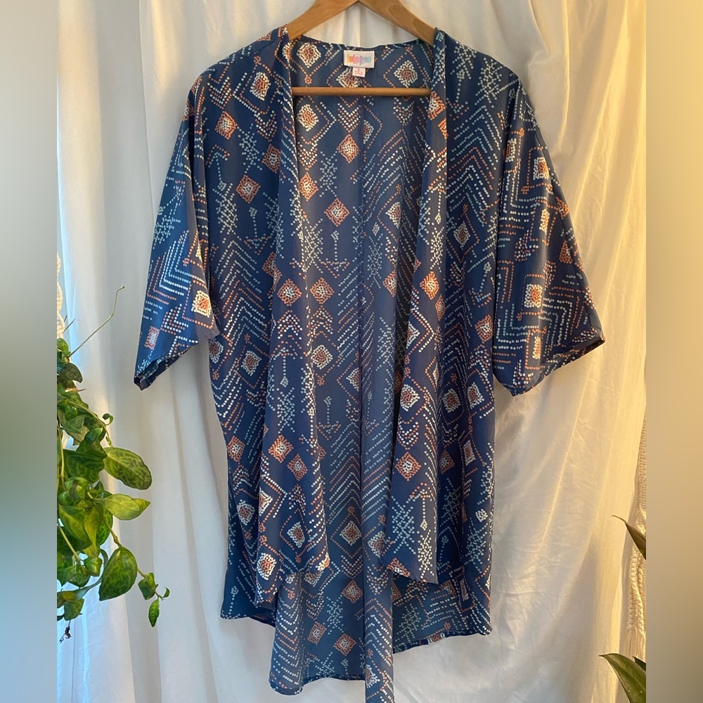 Silky sweater with soft blue, peach and white print